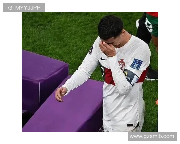 大牌足球明星在比赛失利后泪洒赛场展现脆弱一面引发球迷心疼